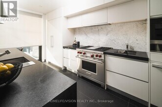 4 Astley Ave in Toronto, ON - Building Photo - Building Photo