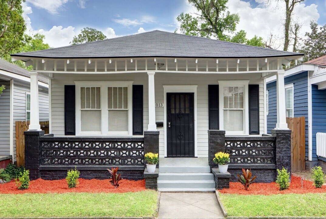 1013 W Victory Dr in Savannah, GA - Foto de edificio