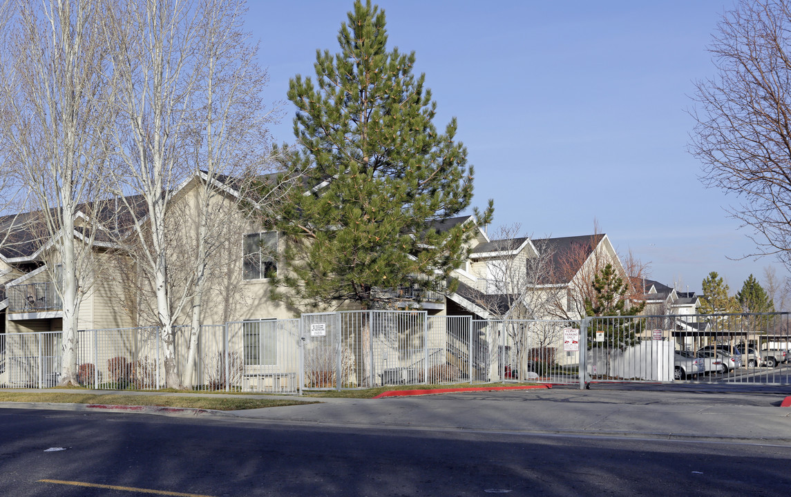 Victoria Woods West Valley in Salt Lake City, UT - Foto de edificio