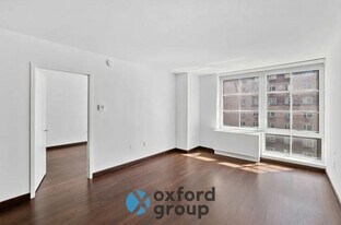 123 E 10th St in New York, NY - Building Photo