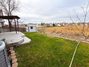 1075 E Pheasant View Dr in Layton, UT - Foto de edificio - Building Photo