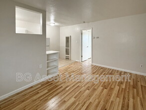 728 Darina Ave in Sacramento, CA - Building Photo - Building Photo