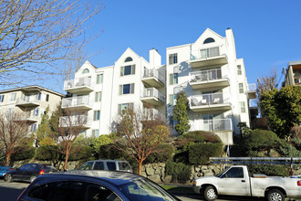 Westview Apartments in Seattle, WA - Building Photo - Building Photo