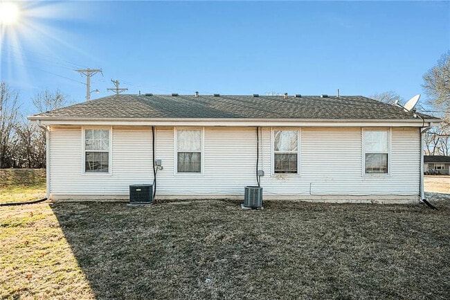 12309 3rd St, Unit 09 in Grandview, MO - Foto de edificio - Building Photo