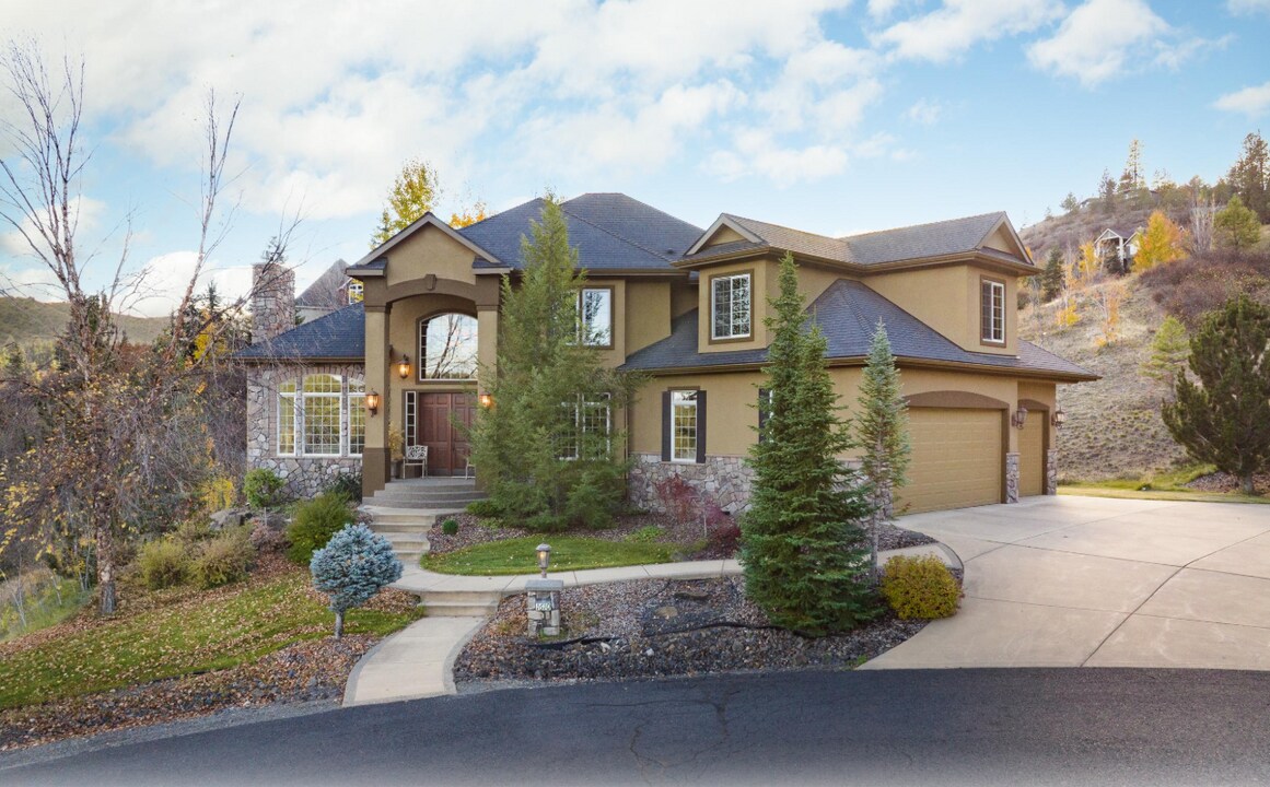 1610 E Eagle Feather Ln in Spokane, WA - Building Photo