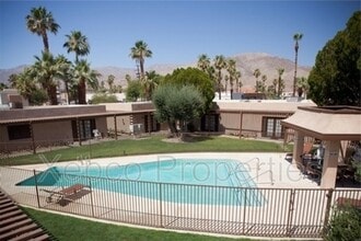 73600 San Gorgonio Way in Palm Desert, CA - Foto de edificio - Building Photo