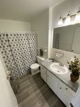 1005 Hickory Hill Ln in Nashville, TN - Foto de edificio - Building Photo