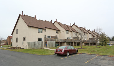 Victoria Place Commons in Columbus, OH - Building Photo - Building Photo