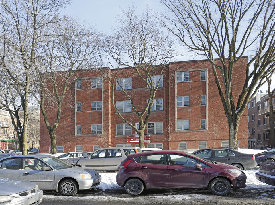 5980 Decelles in Montréal, QC - Building Photo