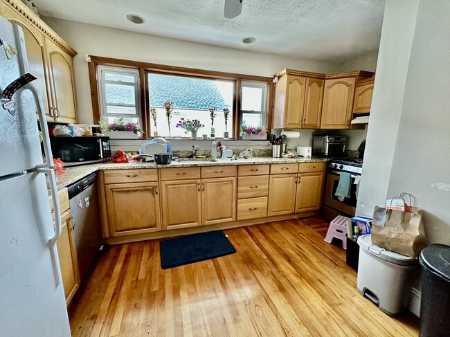 89 Hillsdale Rd, Unit 2 in Medford, MA - Building Photo - Building Photo