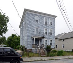 21-21½ Washburn St in New Bedford, MA - Building Photo