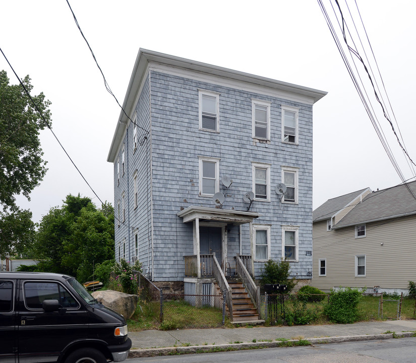 21-21½ Washburn St in New Bedford, MA - Foto de edificio