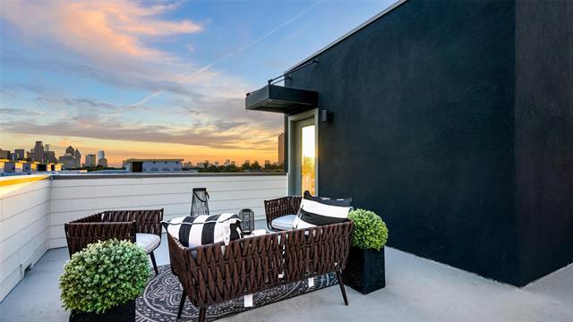 property at 2030 N Prairie Ave