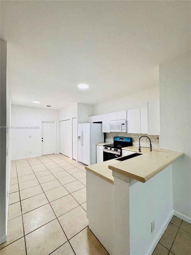 3845 Tree Top Dr in Weston, FL - Building Photo - Building Photo