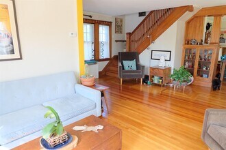 63 Saunders St in Medford, MA - Foto de edificio - Building Photo