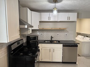 243 Iswald St SE, Unit #2 in Atlanta, GA - Building Photo - Building Photo