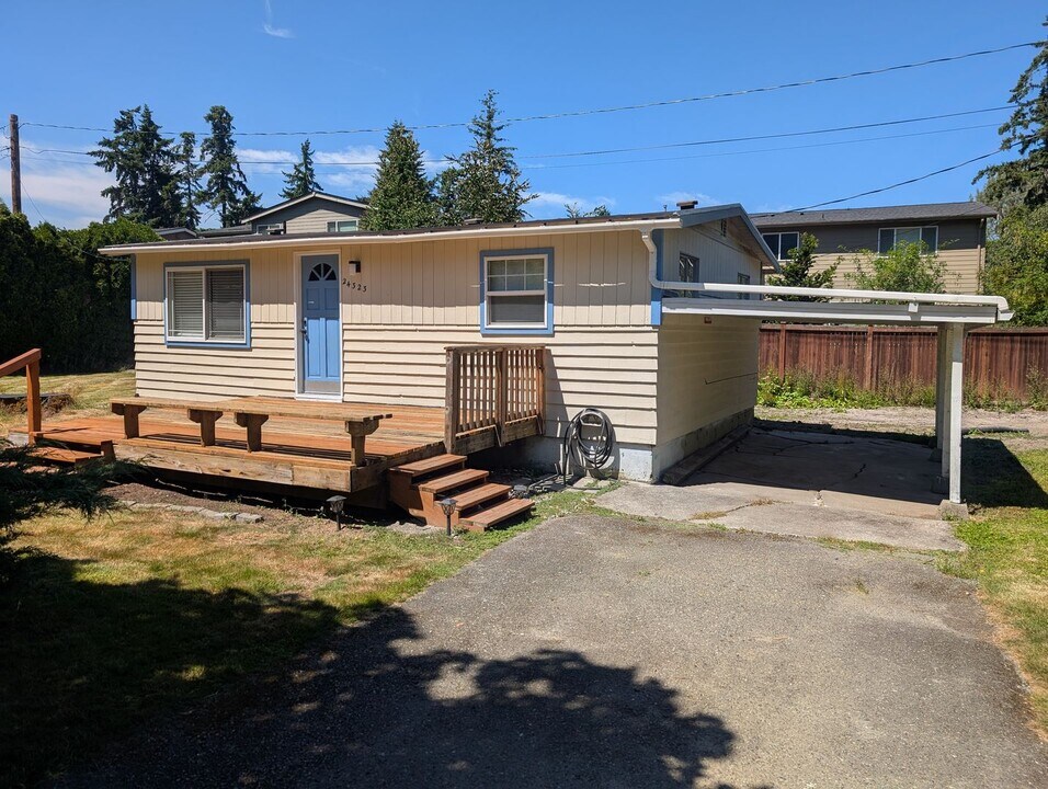 24323 76th Ave W in Edmonds, WA - Building Photo