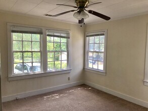 300 Corman Ave in Troy, AL - Foto de edificio - Building Photo