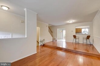 12321 Sleepy Lake Ct in Fairfax, VA - Building Photo - Building Photo