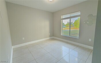 4918 24th St SW in Lehigh Acres, FL - Foto de edificio - Building Photo