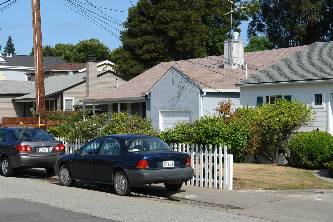 304 22nd Ave in San Mateo, CA - Building Photo