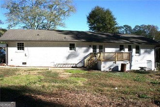 5911 Meadowbrook Dr in Norcross, GA - Building Photo - Building Photo