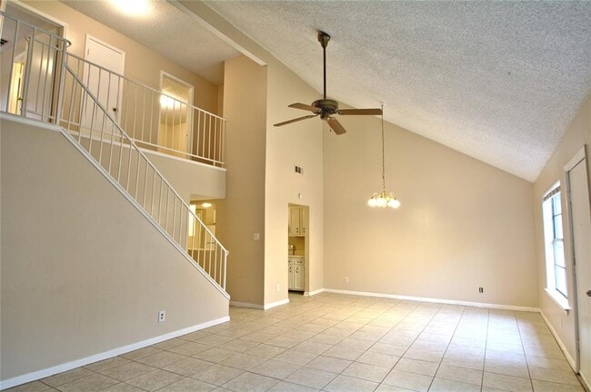 9014 Triola Ln in Houston, TX - Foto de edificio - Building Photo