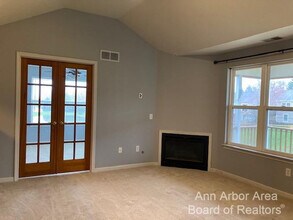 1635 Weatherstone Dr in Ann Arbor, MI - Building Photo - Building Photo