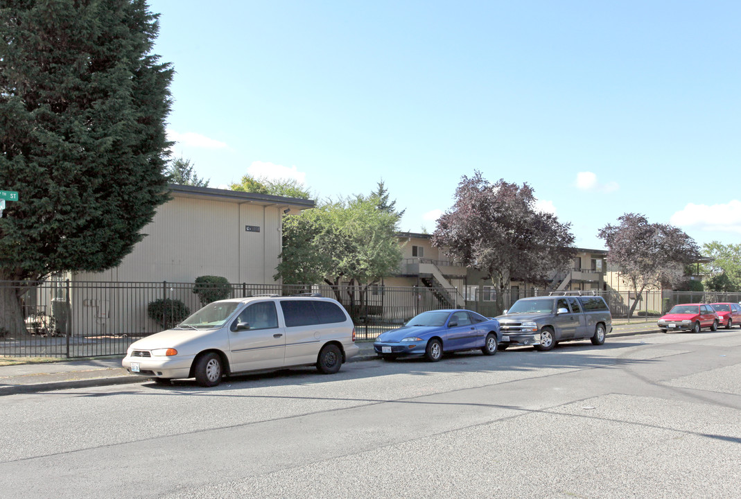 Vista Rainier Apartments in Tacoma, WA - Building Photo