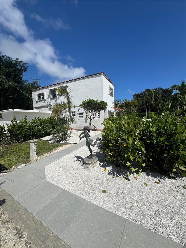 1105 NE 119th St in Biscayne Park, FL - Building Photo - Building Photo