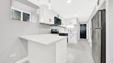 2704 W 24th Pl, Unit G in Chicago, IL - Foto de edificio - Building Photo