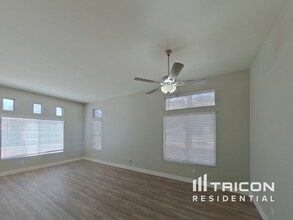 8208 Bluff Creek Ave in Las Vegas, NV - Building Photo - Building Photo