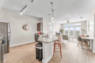 501 E Oltorf St in Austin, TX - Foto de edificio - Building Photo