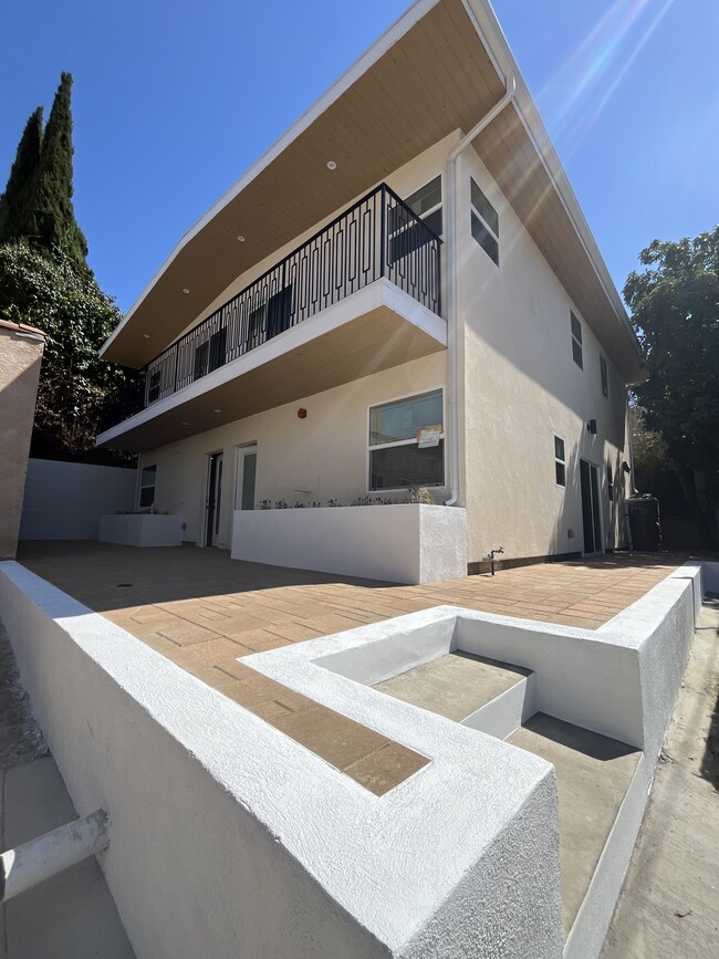 1919 Santa Ynez St in Los Angeles, CA - Foto de edificio - Building Photo