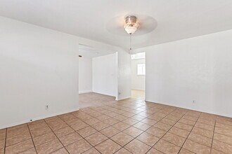 10060 Kellogg St in El Paso, TX - Building Photo - Building Photo