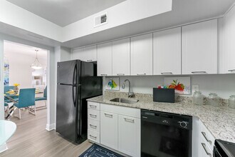 Marina del Mar in Sunny Isles Beach, FL - Building Photo - Building Photo