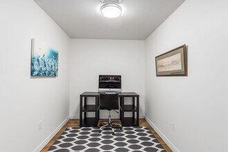 1310 NW Naito Pkwy, Unit 107 in Portland, OR - Foto de edificio - Building Photo