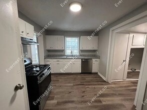 524 Pollock St in North Little Rock, AR - Building Photo - Building Photo