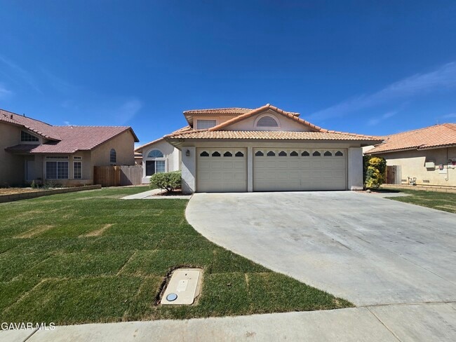 2007 Willowbrook Ave in Palmdale, CA - Building Photo - Building Photo