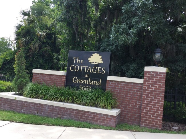 5663 Greenland Rd in Jacksonville, FL - Foto de edificio - Building Photo