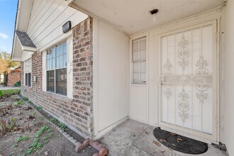 15811 Pfeiffer Dr in Houston, TX - Building Photo - Building Photo