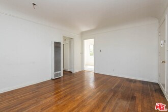 2628 S Barrington Ave in Los Angeles, CA - Building Photo - Building Photo