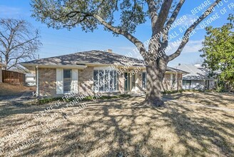 9145 Drumcliffe Ln in Dallas, TX - Foto de edificio - Building Photo