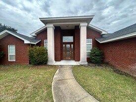 105 Lakeview Terrace in Lynn Haven, FL - Building Photo