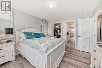 204 Crestbrook Common SW in Calgary, AB - Building Photo - Building Photo