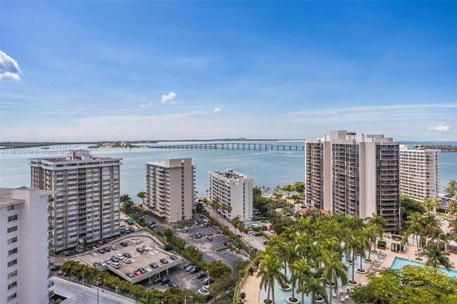 185 SE 14th Terrace in Miami, FL - Building Photo - Building Photo