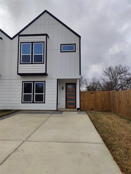 5228 Dewberry St in Houston, TX - Foto de edificio - Building Photo