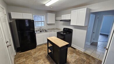 162 Enota Ave NW, Unit Hill Top #D in Gainesville, GA - Building Photo - Building Photo