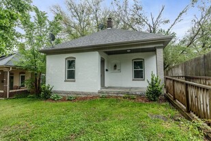 820 E Spring St in Boonville, MO - Foto de edificio - Building Photo