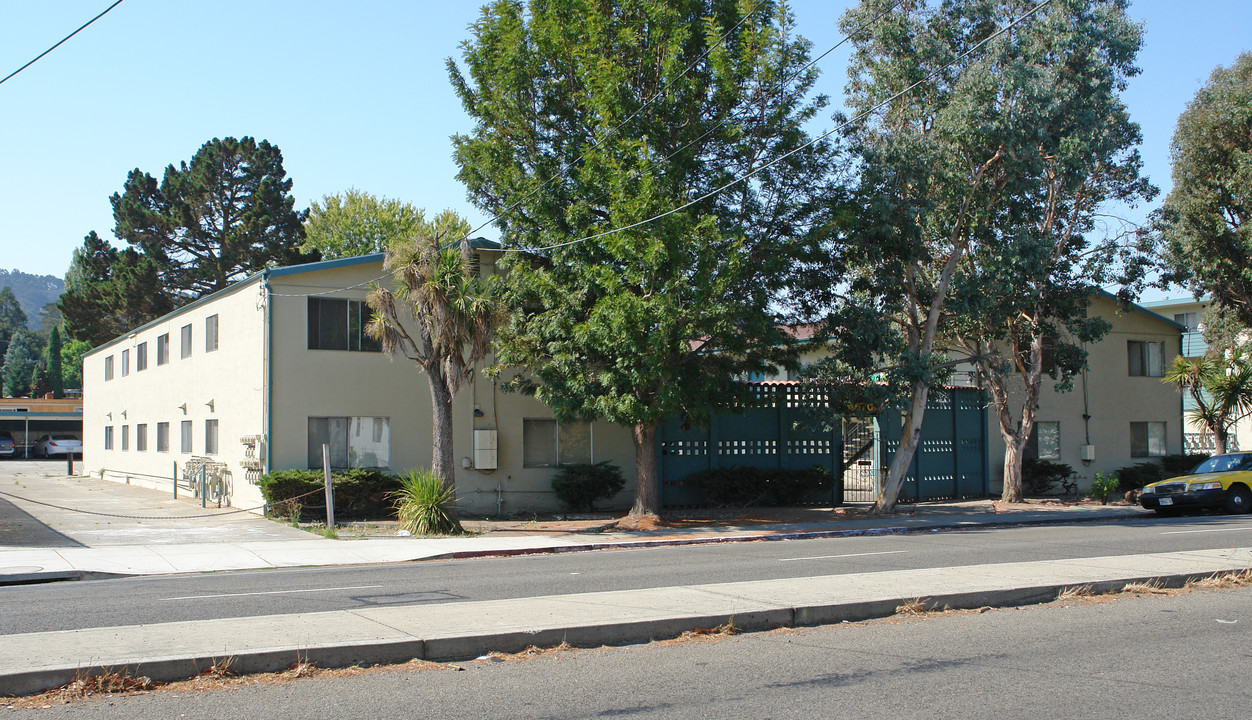 De Anza Sands Apartments in El Sobrante, CA - Foto de edificio